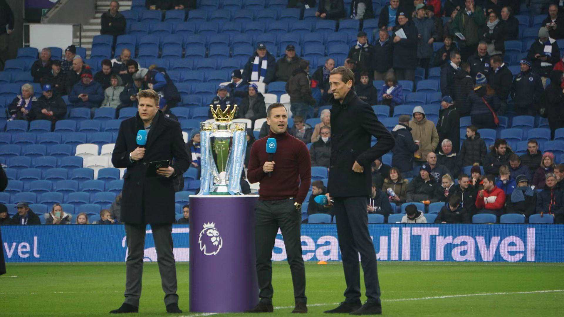 尔在禁区内 尔在禁区内